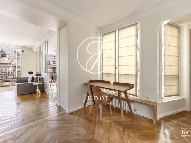 Tout savoir sur cet appartement dans le quartier Europe, à Paris 8ème