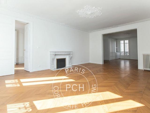 Tout savoir sur cet appartement dans le quartier Europe, à Paris 8ème