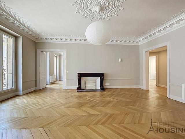 Tout savoir sur cet appartement dans le quartier Europe, à Paris 8ème