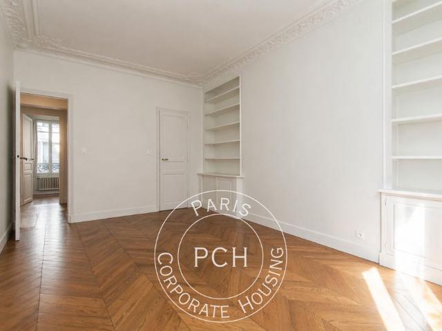 Tout savoir sur cet appartement dans le quartier Europe, à Paris 8ème