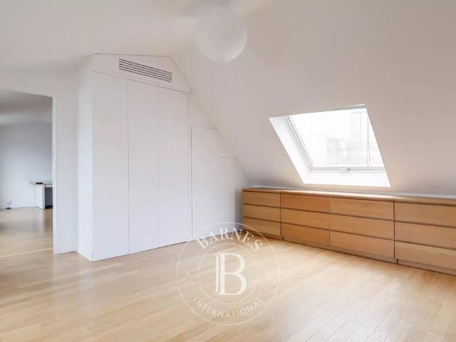 Tout savoir sur cet appartement dans le quartier Europe, à Paris 8ème