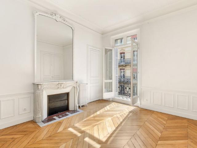 Tout savoir sur cet appartement dans le quartier Europe, à Paris 8ème
