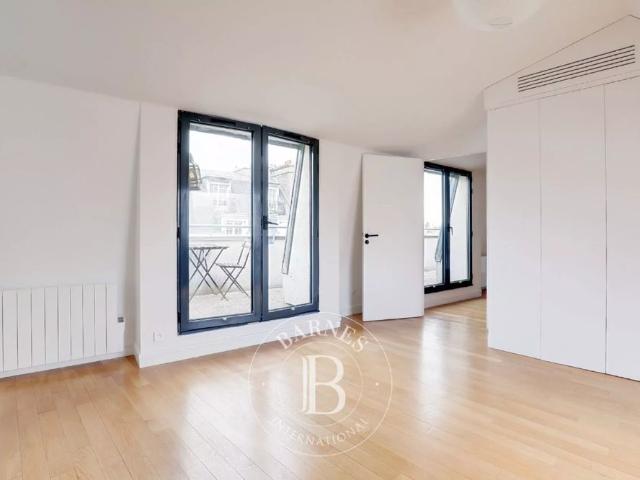Tout savoir sur cet appartement dans le quartier Europe, à Paris 8ème
