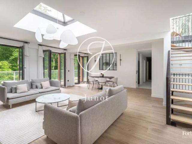 Tout savoir sur cet appartement dans le quartier Forêt de Fausses Reposes, à Ville d'Avray