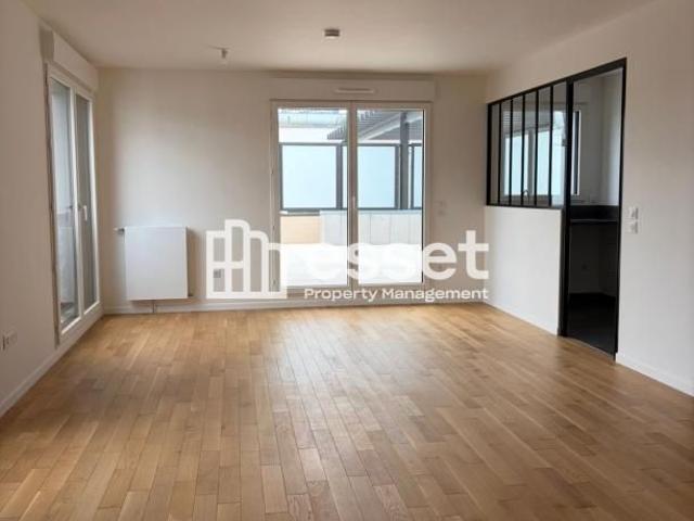 Tout savoir sur cet appartement dans le quartier Faubourg de l'Arche, à Courbevoie