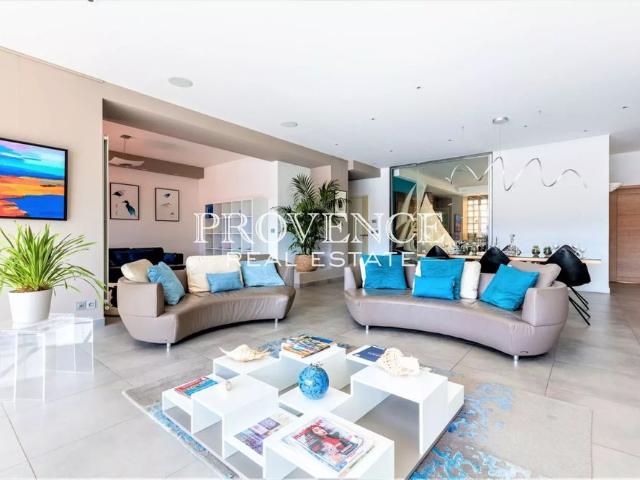 Tout savoir sur cet appartement dans le quartier Hôtel de Ville, à Marseille 2ème