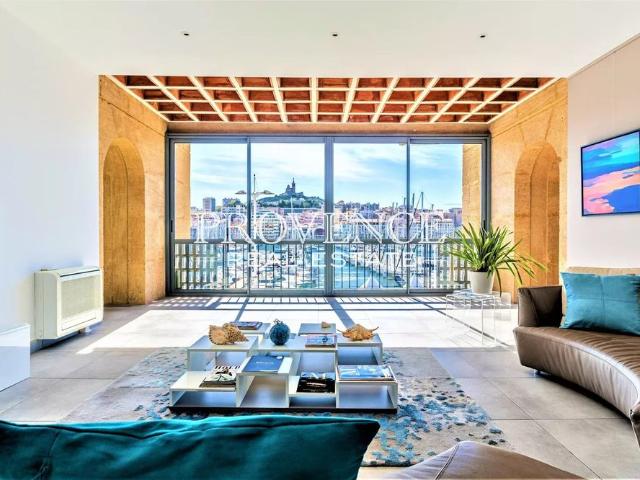 Tout savoir sur cet appartement dans le quartier Hôtel de Ville, à Marseille 2ème