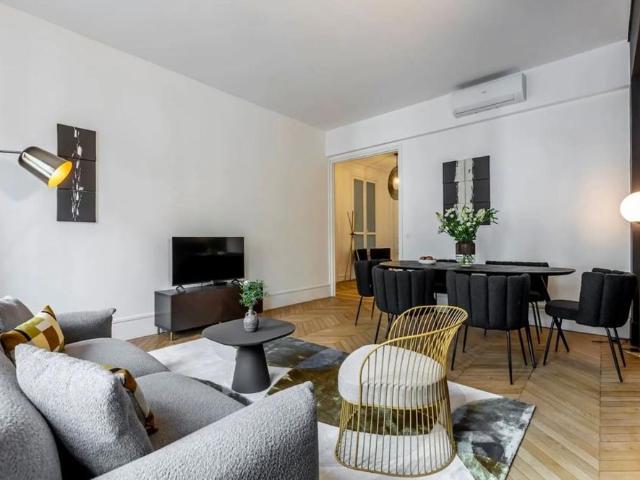 Tout savoir sur cet appartement dans le quartier Hoche Friedland, à Paris 8ème