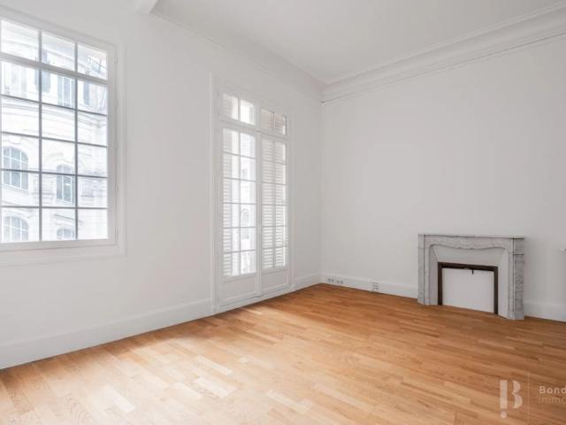 Tout savoir sur cet appartement dans le quartier Hoche Friedland, à Paris 8ème