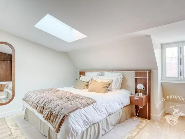 Tout savoir sur cet appartement dans le quartier Hoche Friedland, à Paris 8ème