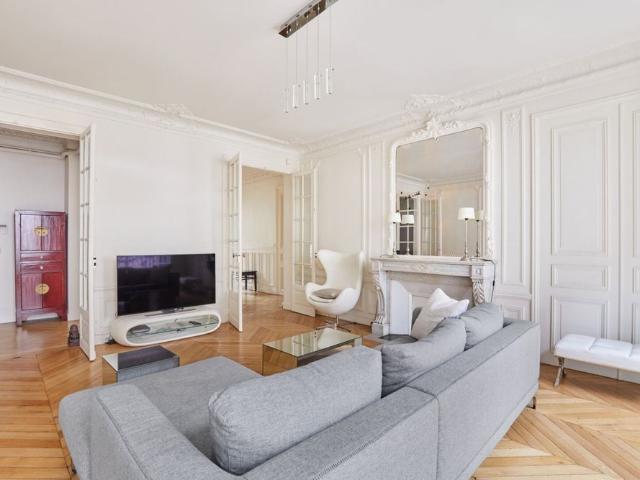 Tout savoir sur cet appartement dans le quartier Hoche Friedland, à Paris 8ème