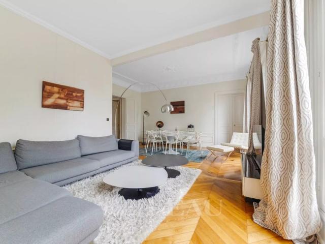 Tout savoir sur cet appartement dans le quartier Hoche Friedland, à Paris 8ème