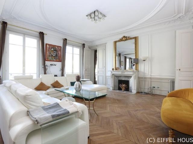 Tout savoir sur cet appartement dans le quartier Hoche Friedland, à Paris 8ème