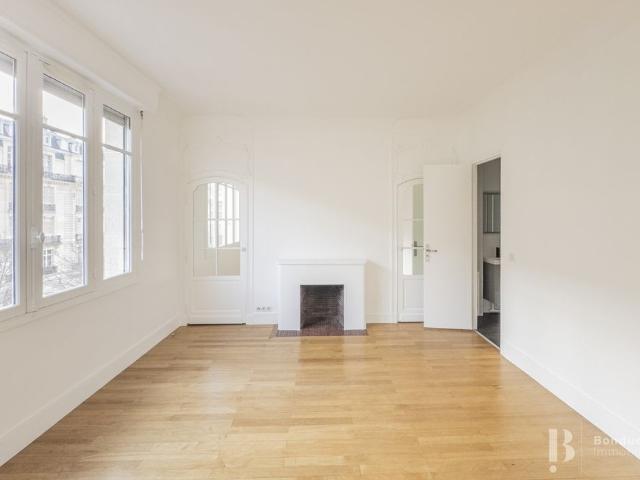 Tout savoir sur cet appartement dans le quartier Hoche Friedland, à Paris 8ème