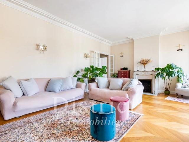 Tout savoir sur cet appartement dans le quartier Hoche Friedland, à Paris 8ème