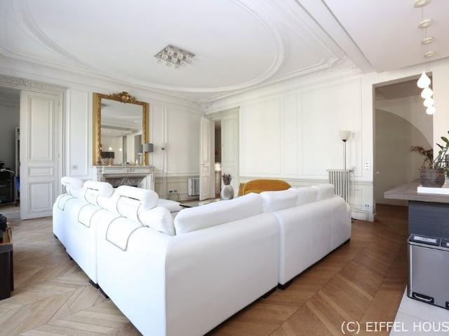 Tout savoir sur cet appartement dans le quartier Hoche Friedland, à Paris 8ème
