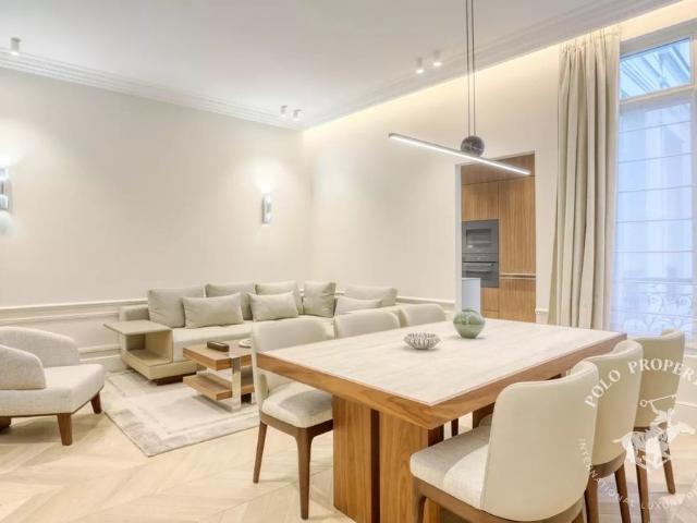 Tout savoir sur cet appartement dans le quartier Hoche Friedland, à Paris 8ème