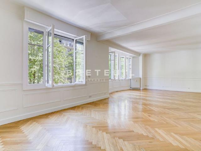 Tout savoir sur cet appartement dans le quartier Hoche Friedland, à Paris 8ème