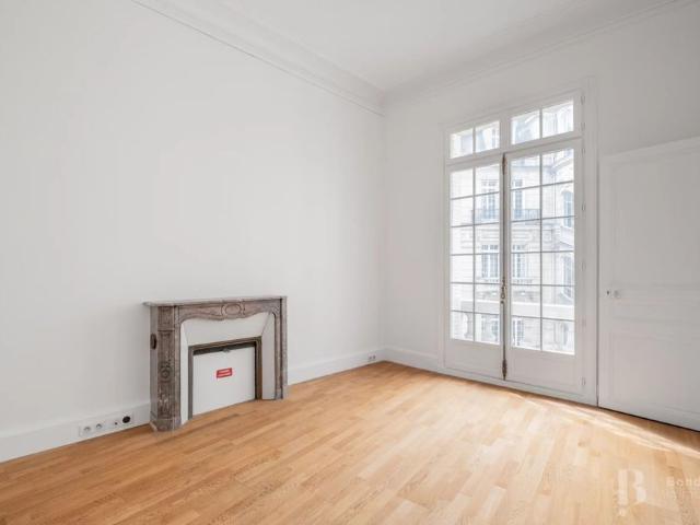 Tout savoir sur cet appartement dans le quartier Hoche Friedland, à Paris 8ème