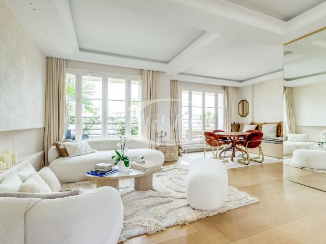 Tout savoir sur cet appartement dans le quartier Hoche Friedland, à Paris 8ème