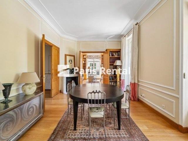 Tout savoir sur cet appartement dans le quartier Invalides, à Paris 7ème