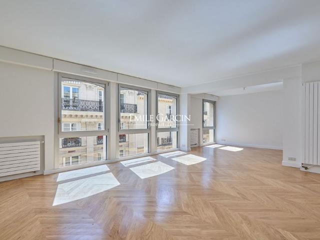 Tout savoir sur cet appartement dans le quartier Invalides, à Paris 7ème