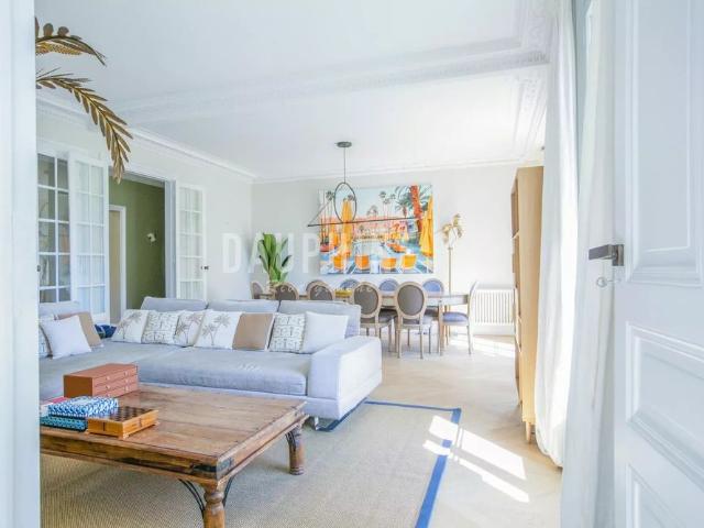 Tout savoir sur cet appartement dans le quartier Invalides, à Paris 7ème