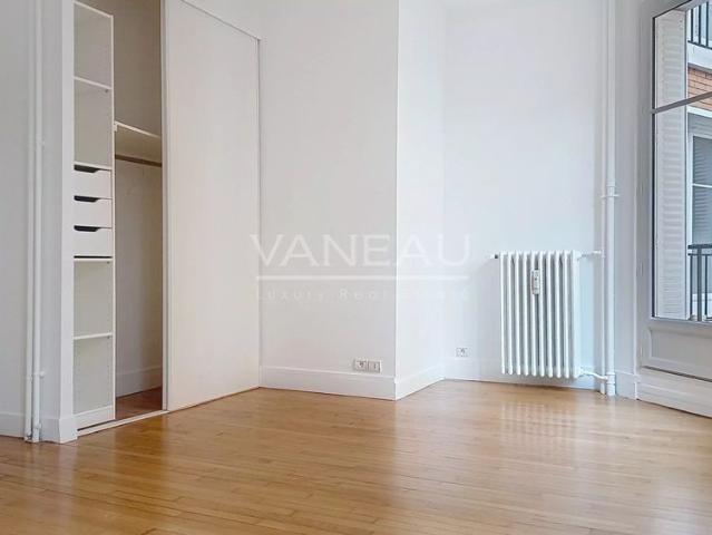 Tout savoir sur cet appartement dans le quartier Invalides, à Paris 7ème