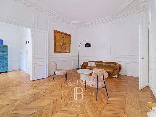 Tout savoir sur cet appartement dans le quartier Invalides, à Paris 7ème