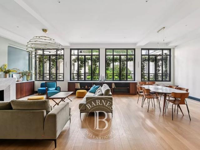 Tout savoir sur cet appartement dans le quartier Invalides, à Paris 7ème