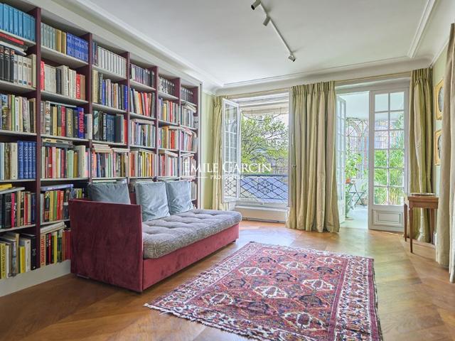 Tout savoir sur cet appartement dans le quartier Invalides, à Paris 7ème