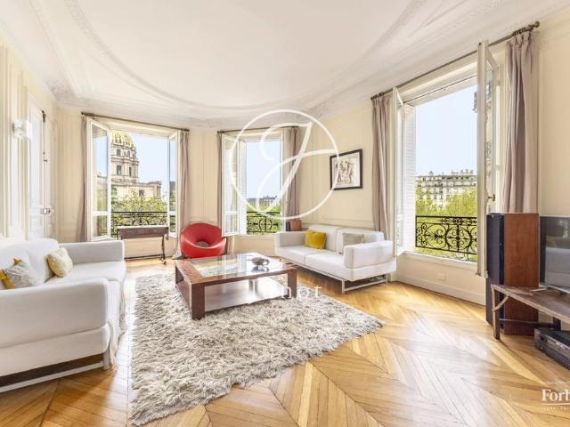 Tout savoir sur cet appartement dans le quartier Invalides, à Paris 7ème