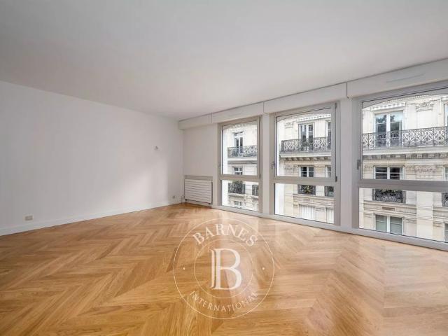 Tout savoir sur cet appartement dans le quartier Invalides, à Paris 7ème