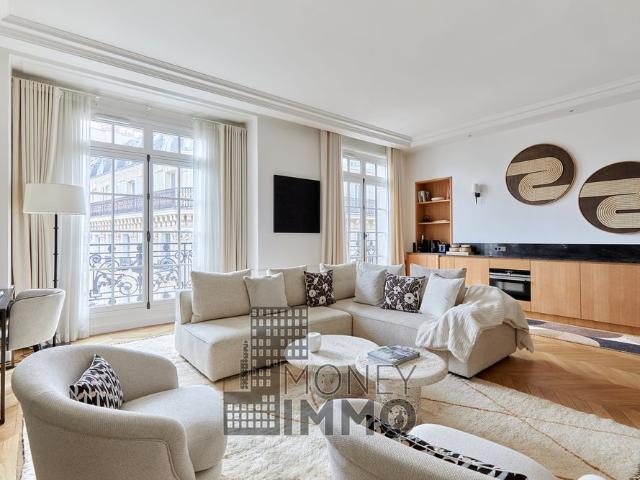 Tout savoir sur cet appartement dans le quartier Invalides, à Paris 7ème