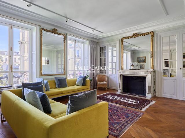 Tout savoir sur cet appartement dans le quartier Invalides, à Paris 7ème