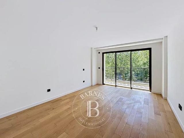 Tout savoir sur cet appartement dans le quartier Ile de la Jatte Parc d'Orléans, à Neuilly sur Seine