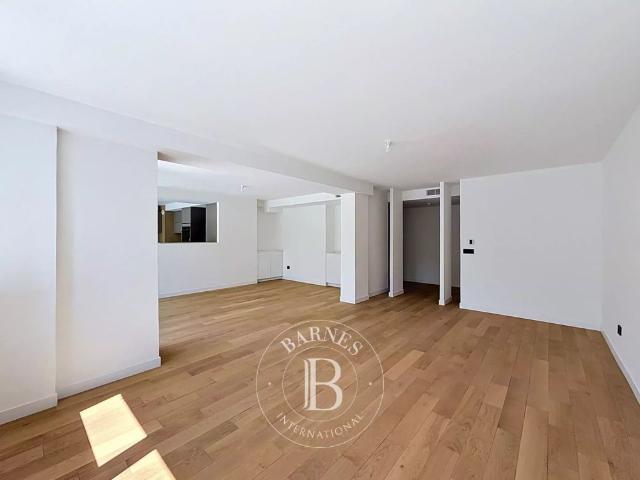 Tout savoir sur cet appartement dans le quartier Ile de la Jatte Parc d'Orléans, à Neuilly sur Seine