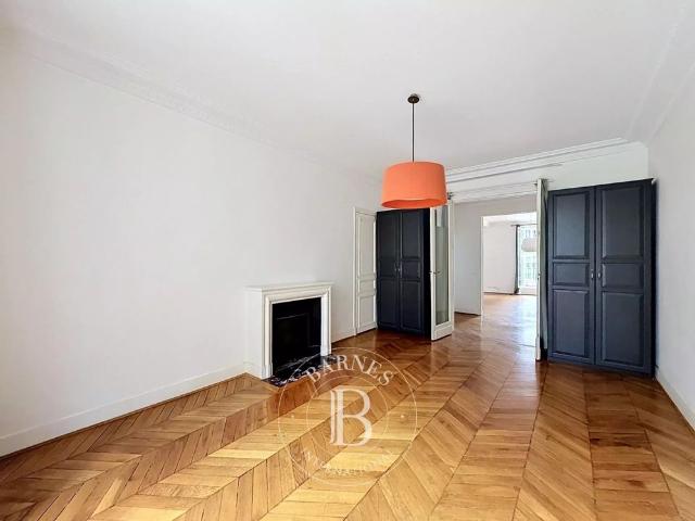 Tout savoir sur cet appartement dans le quartier Ile de la Jatte Parc d'Orléans, à Neuilly sur Seine