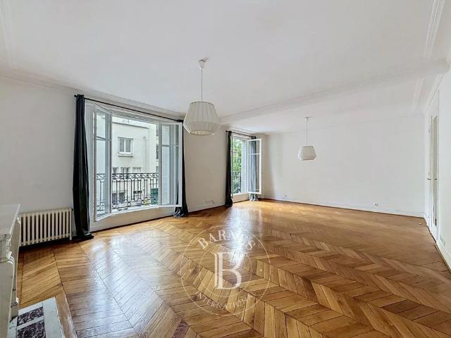 Tout savoir sur cet appartement dans le quartier Ile de la Jatte Parc d'Orléans, à Neuilly sur Seine