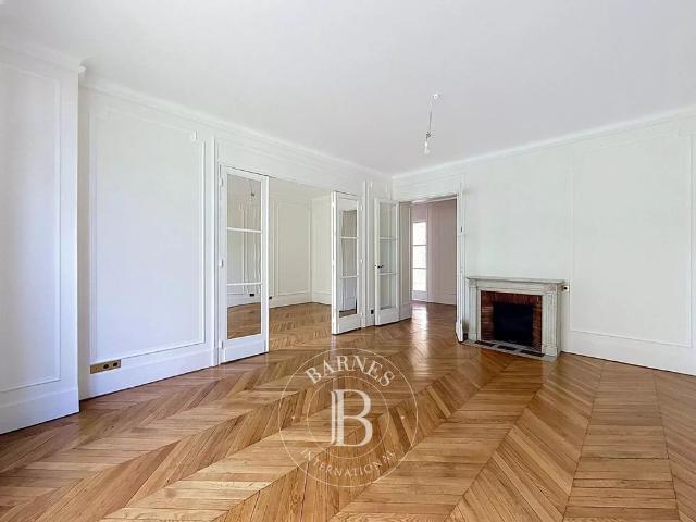 Tout savoir sur cet appartement dans le quartier Ile de la Jatte Parc d'Orléans, à Neuilly sur Seine