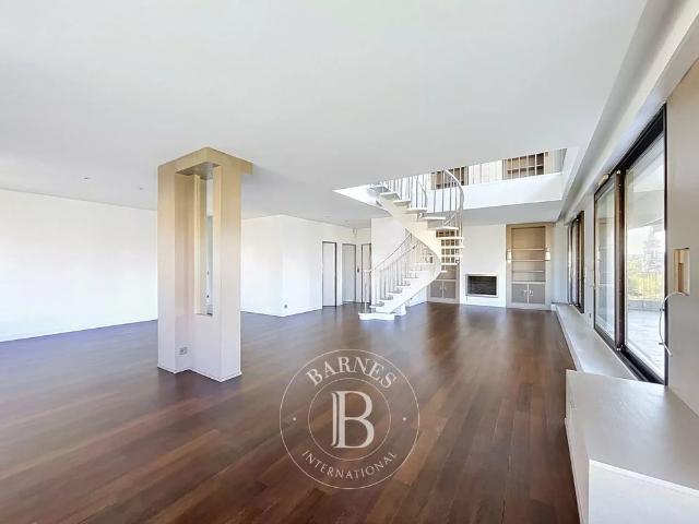 Tout savoir sur cet appartement dans le quartier Ile de la Jatte Parc d'Orléans, à Neuilly sur Seine