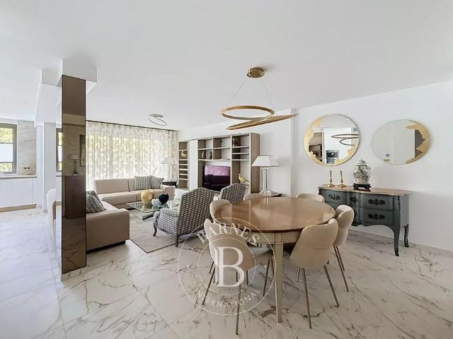 Tout savoir sur cet appartement dans le quartier Ile de la Jatte Parc d'Orléans, à Neuilly sur Seine