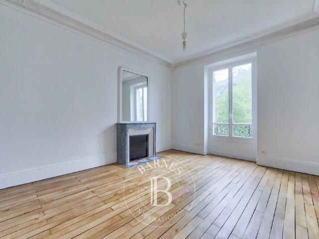 Tout savoir sur cet appartement dans le quartier Ile de la Jatte Parc d'Orléans, à Neuilly sur Seine