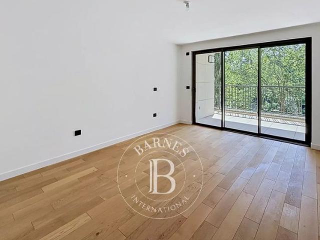 Tout savoir sur cet appartement dans le quartier Ile de la Jatte Parc d'Orléans, à Neuilly sur Seine