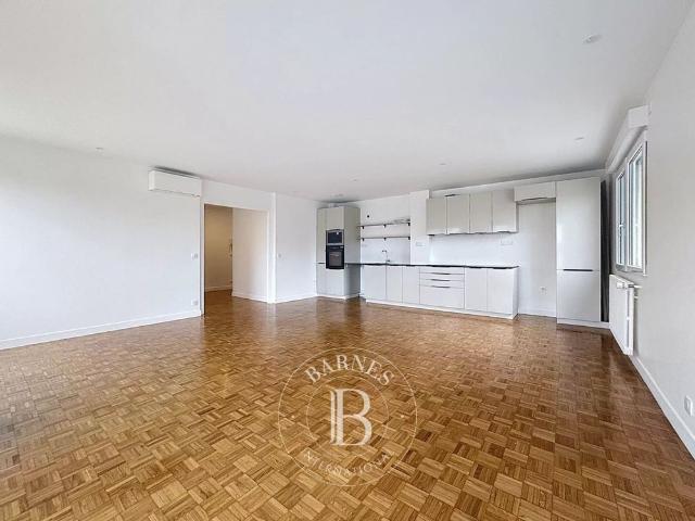 Tout savoir sur cet appartement dans le quartier Ile de la Jatte Parc d'Orléans, à Neuilly sur Seine