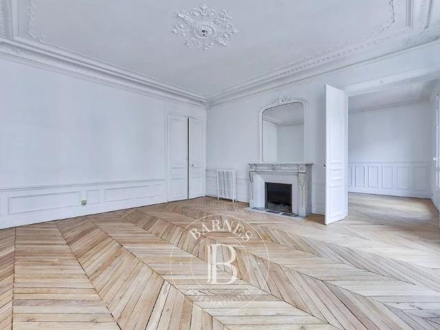 Tout savoir sur cet appartement dans le quartier Ile de la Jatte Parc d'Orléans, à Neuilly sur Seine