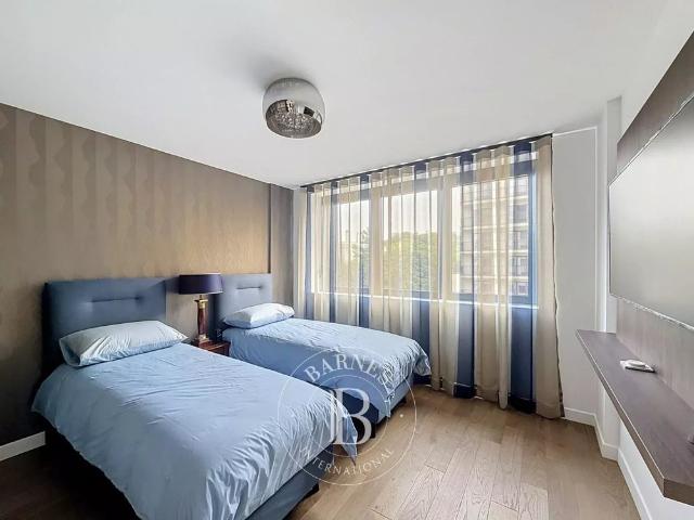 Tout savoir sur cet appartement dans le quartier Ile de la Jatte Parc d'Orléans, à Neuilly sur Seine