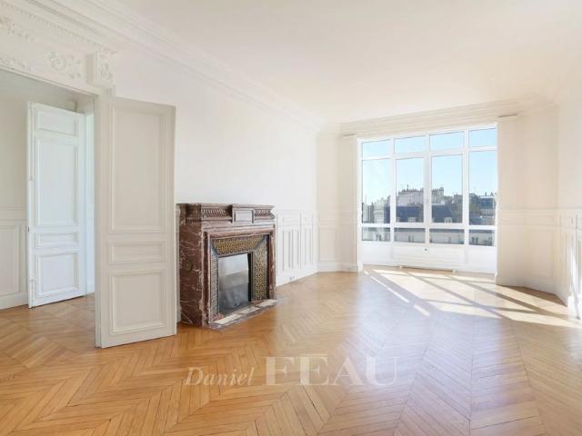 Tout savoir sur cet appartement dans le quartier Odéon, à Paris 6ème