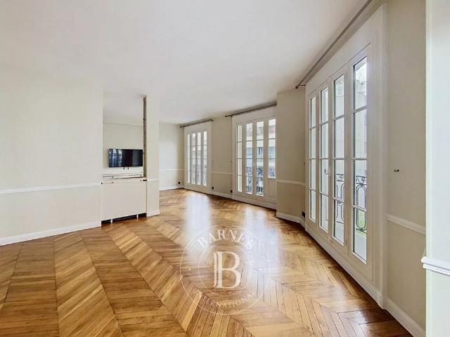 Tout savoir sur cet appartement dans le quartier La Plaine des Sablons, à Neuilly sur Seine