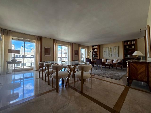 Tout savoir sur cet appartement dans le quartier La Plaine des Sablons, à Neuilly sur Seine